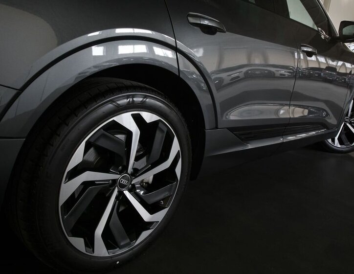 Audi e-tron SUV / Terénní 0,0 300 kw