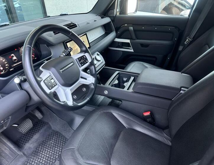 Land Rover Defender 5