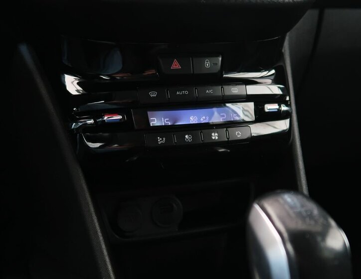 Peugeot 208 Hatchback 1,2 l 61 kw