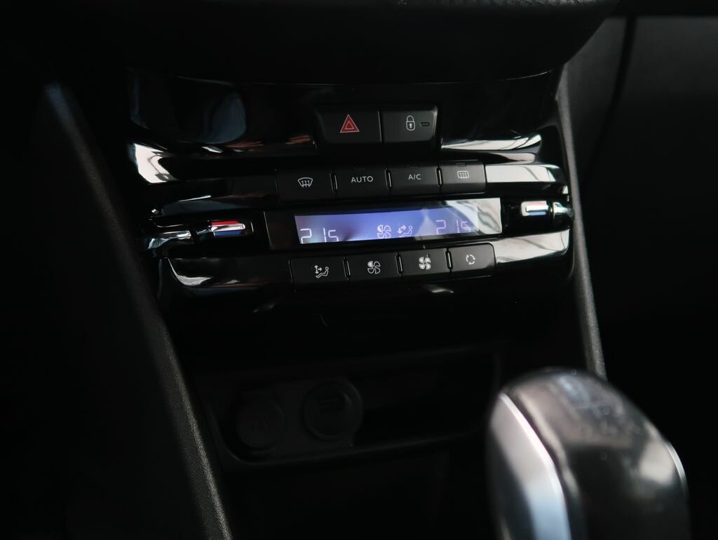 Peugeot 208 Hatchback 1,2 l 61 kw