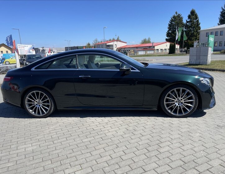 Mercedes-Benz Třídy E Kupé 2,0 l 180 kw
