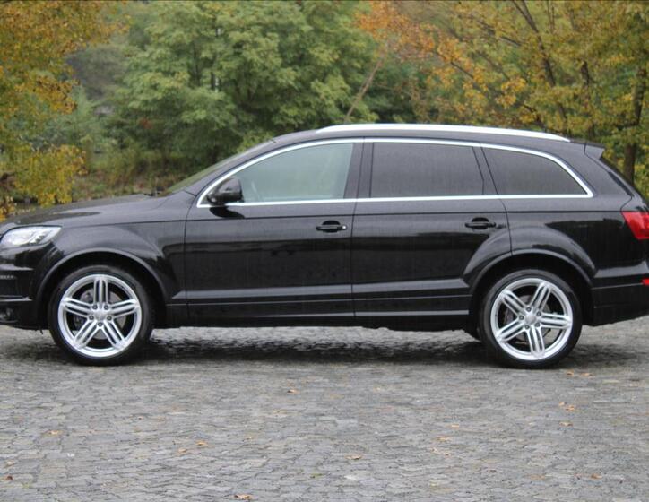 Audi Q7 6