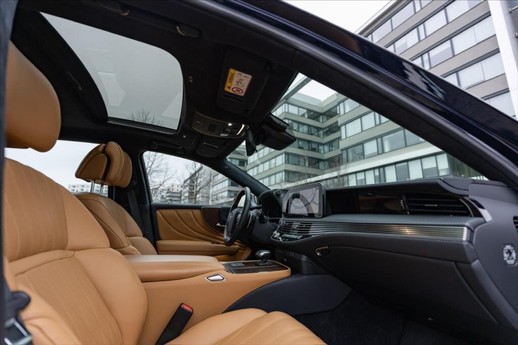 Lexus LS 500h Sedan / Limuzína 3,5 l 264 kw