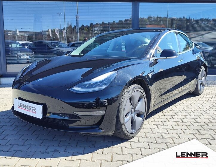 Tesla Model 3 Sedan / Limuzína 0,0 155 kw