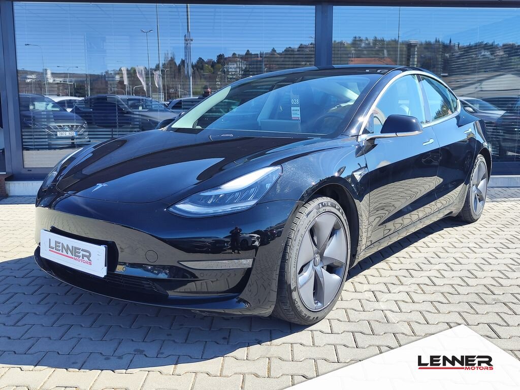 Tesla Model 3 Sedan / Limuzína 0,0 155 kw