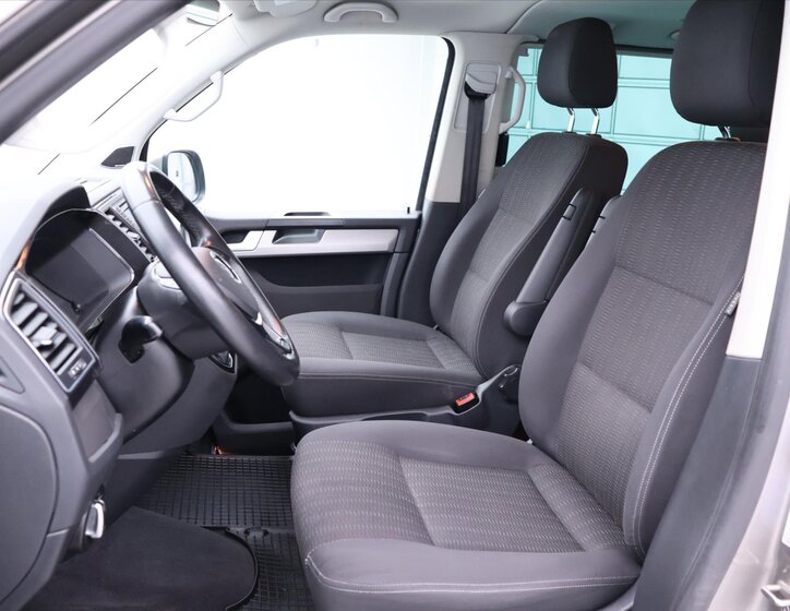 Volkswagen Multivan 11