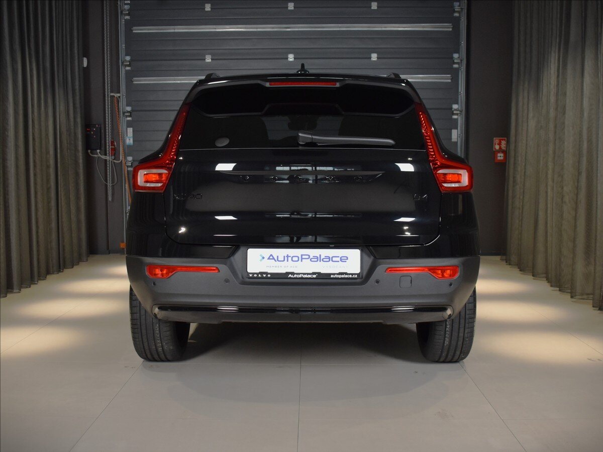 Volvo XC40 SUV / Terénní 2,0 l 145 kw