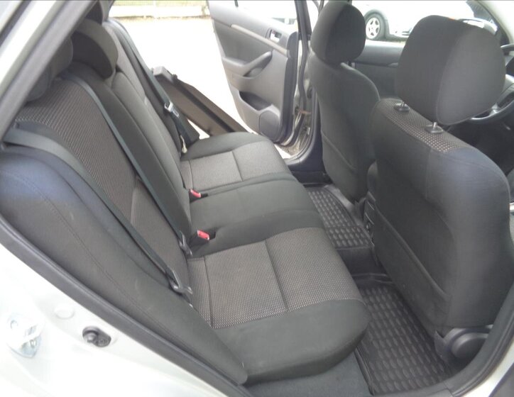 Toyota Avensis Kombi 2,0 l 108 kw