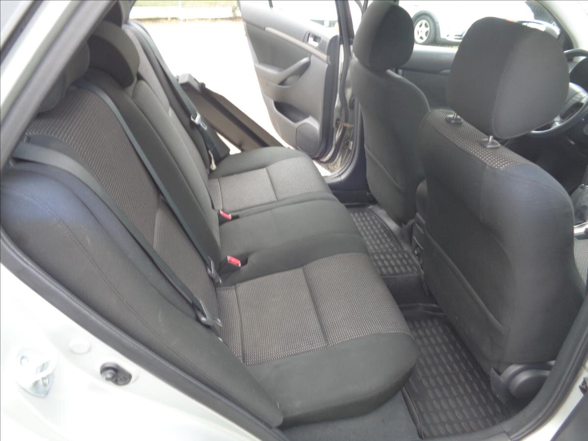 Toyota Avensis Kombi 2,0 l 108 kw