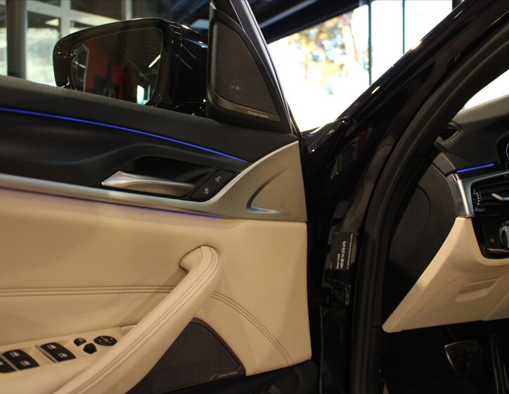 BMW Řada 5 Kombi 3,0 l 210 kw