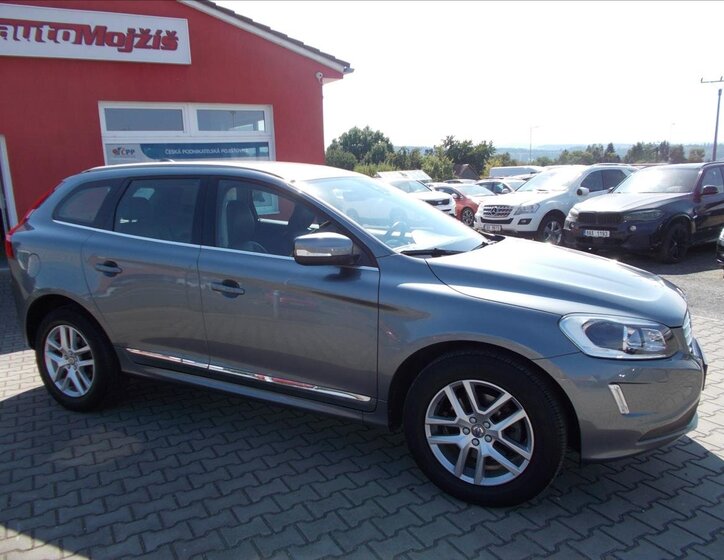 Volvo XC60 SUV / Terénní 2,0 l 110 kw