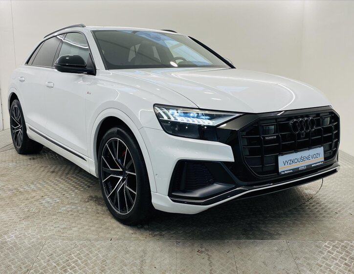 Audi Q8 SUV / Terénní 3,0 l 210 kw
