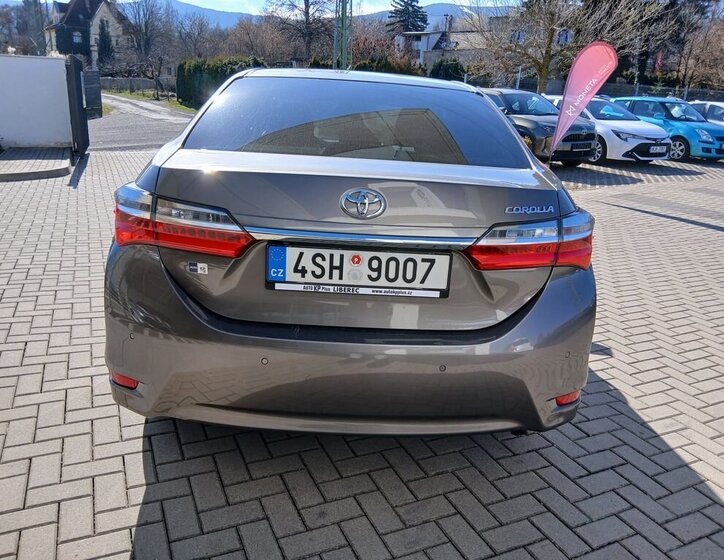 Toyota Corolla Sedan / Limuzína 1,6 l 97 kw