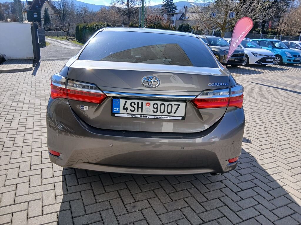 Toyota Corolla Sedan / Limuzína 1,6 l 97 kw