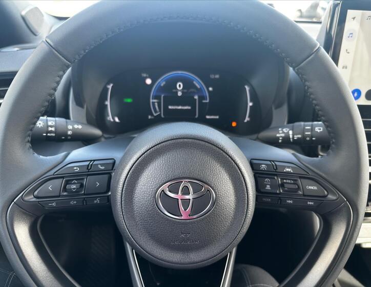 Toyota Yaris Cross 8