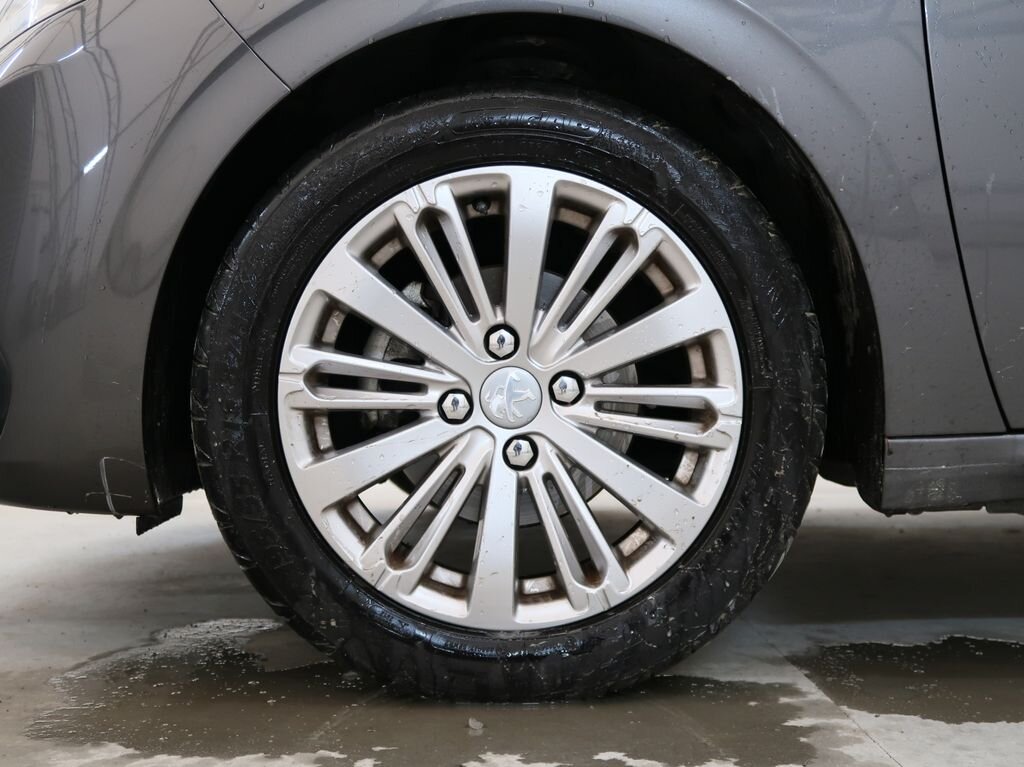 Peugeot 208 Hatchback 1,2 l 61 kw