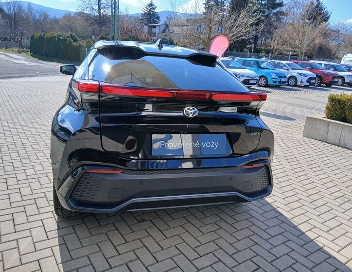 Toyota C-HR SUV / Terénní 2,0 l 112 kw