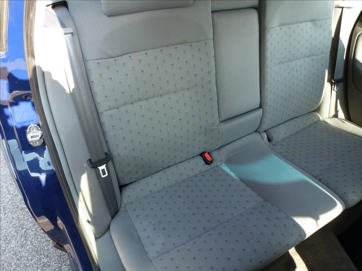 Volkswagen Passat Kombi 1,6 l 74 kw