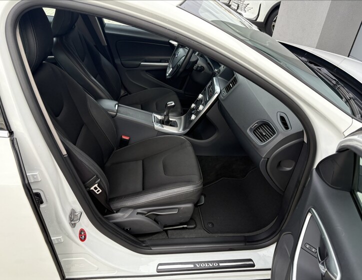 Volvo V60 16
