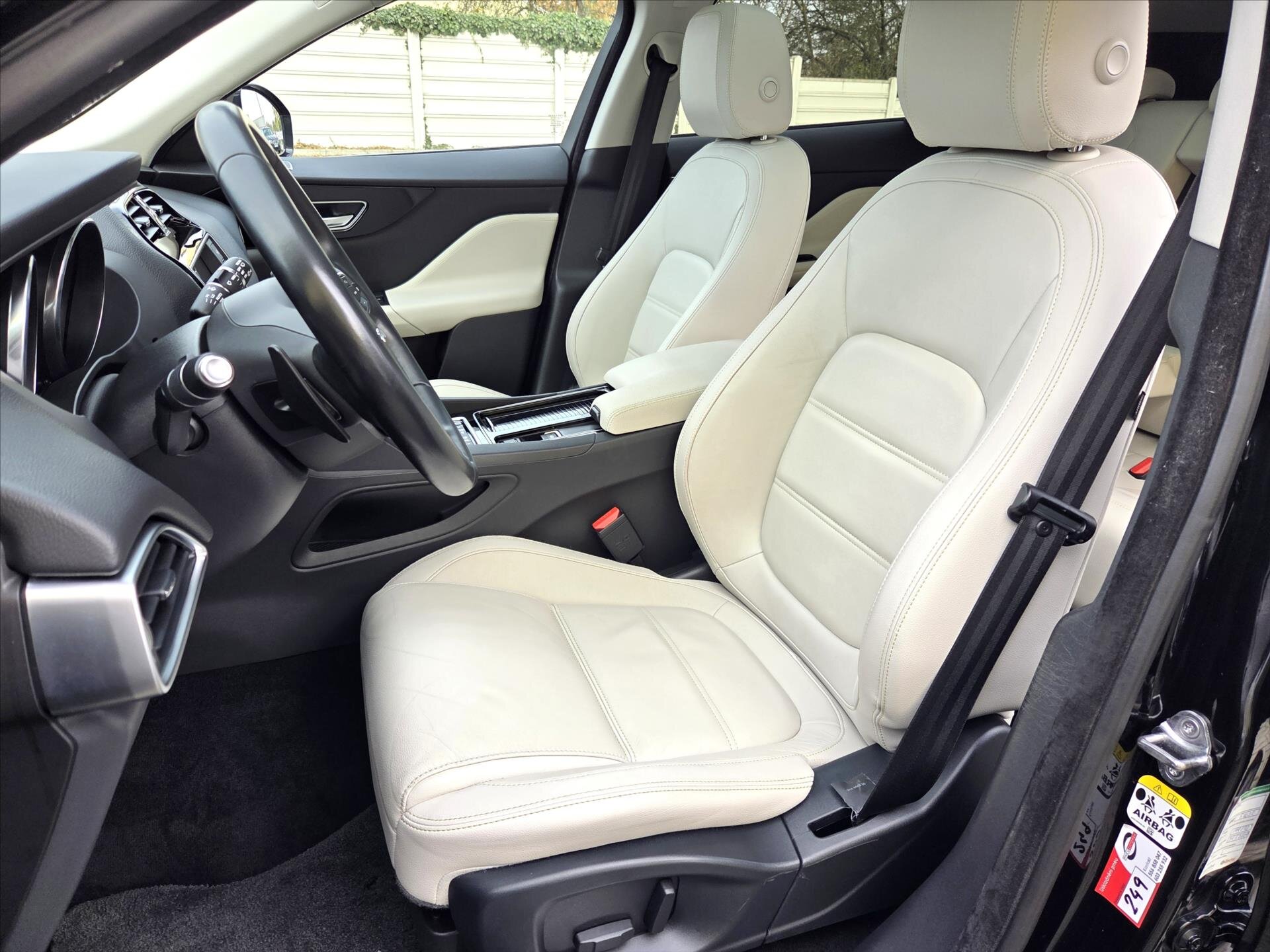 Jaguar F-Pace SUV / Terénní 3,0 l 221 kw