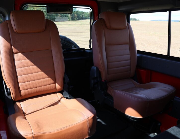 Land Rover Defender SUV / Terénní 2,4 l 90 kw