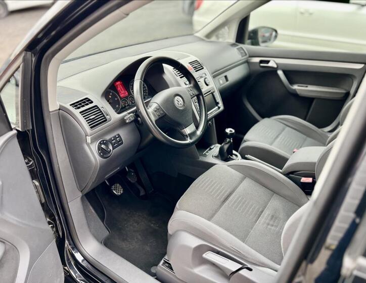 Volkswagen Touran 11