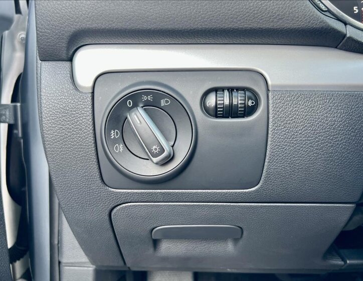 Volkswagen Golf Kombi 1,6 l 77 kw