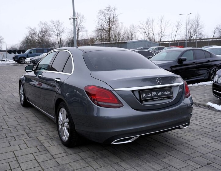 Mercedes-Benz Třídy C Sedan 2,0 l 143 kw
