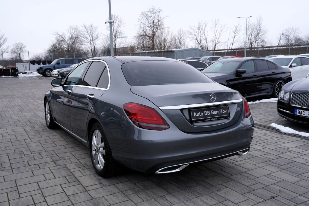 Mercedes-Benz Třídy C Sedan 2,0 l 143 kw