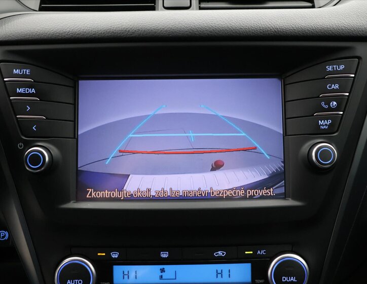 Toyota Avensis Kombi 2,0 l 105 kw