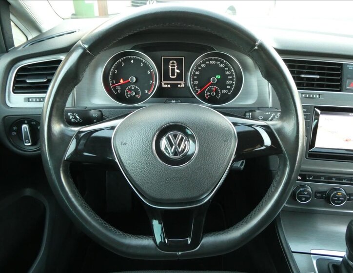 Volkswagen Golf 33