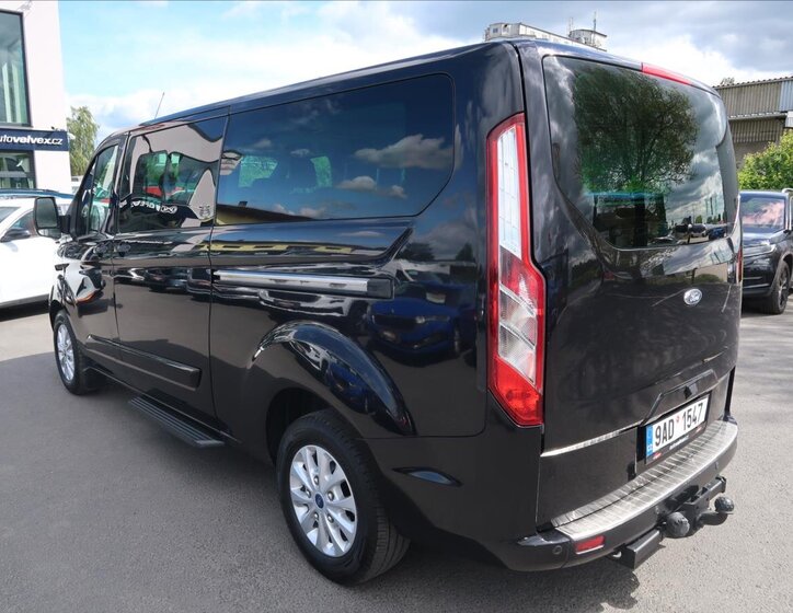 Ford Tourneo Custom MPV 2,2 l 114 kw