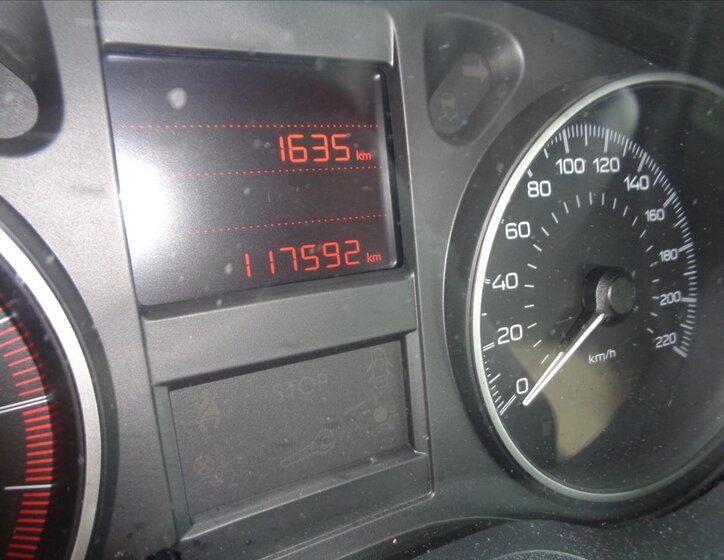 Peugeot 301 Sedan 1,6 l 73 kw