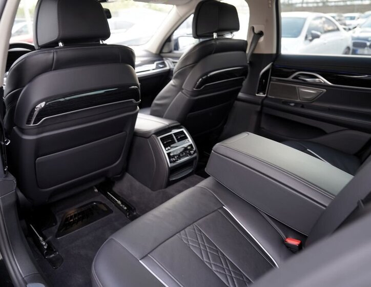 BMW Řada 7 Sedan / Limuzína 4,4 l 390 kw