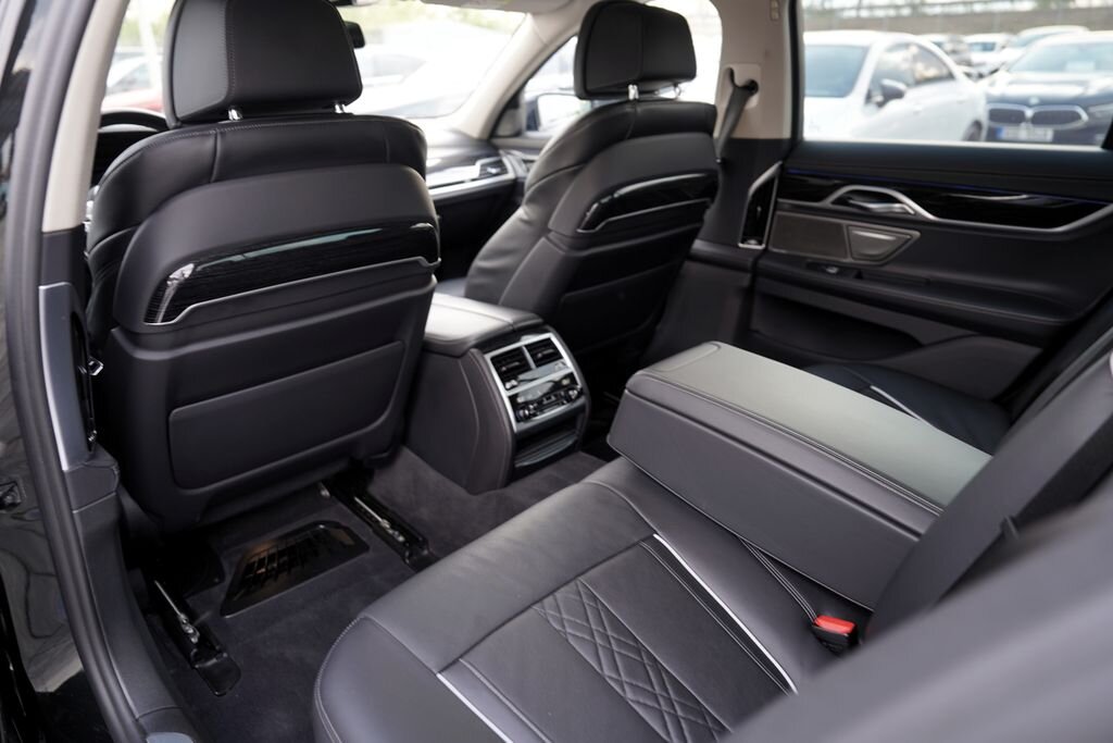 BMW Řada 7 Sedan / Limuzína 4,4 l 390 kw