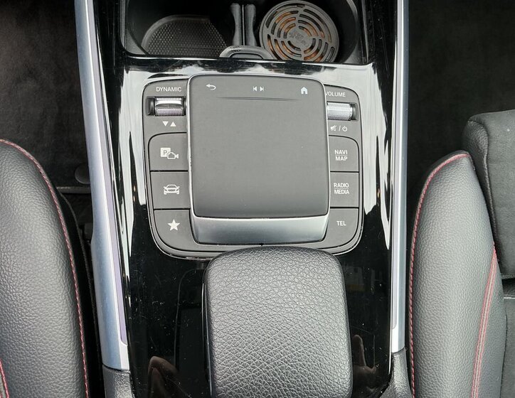 Mercedes-Benz GLB SUV / Terénní 2,0 l 140 kw