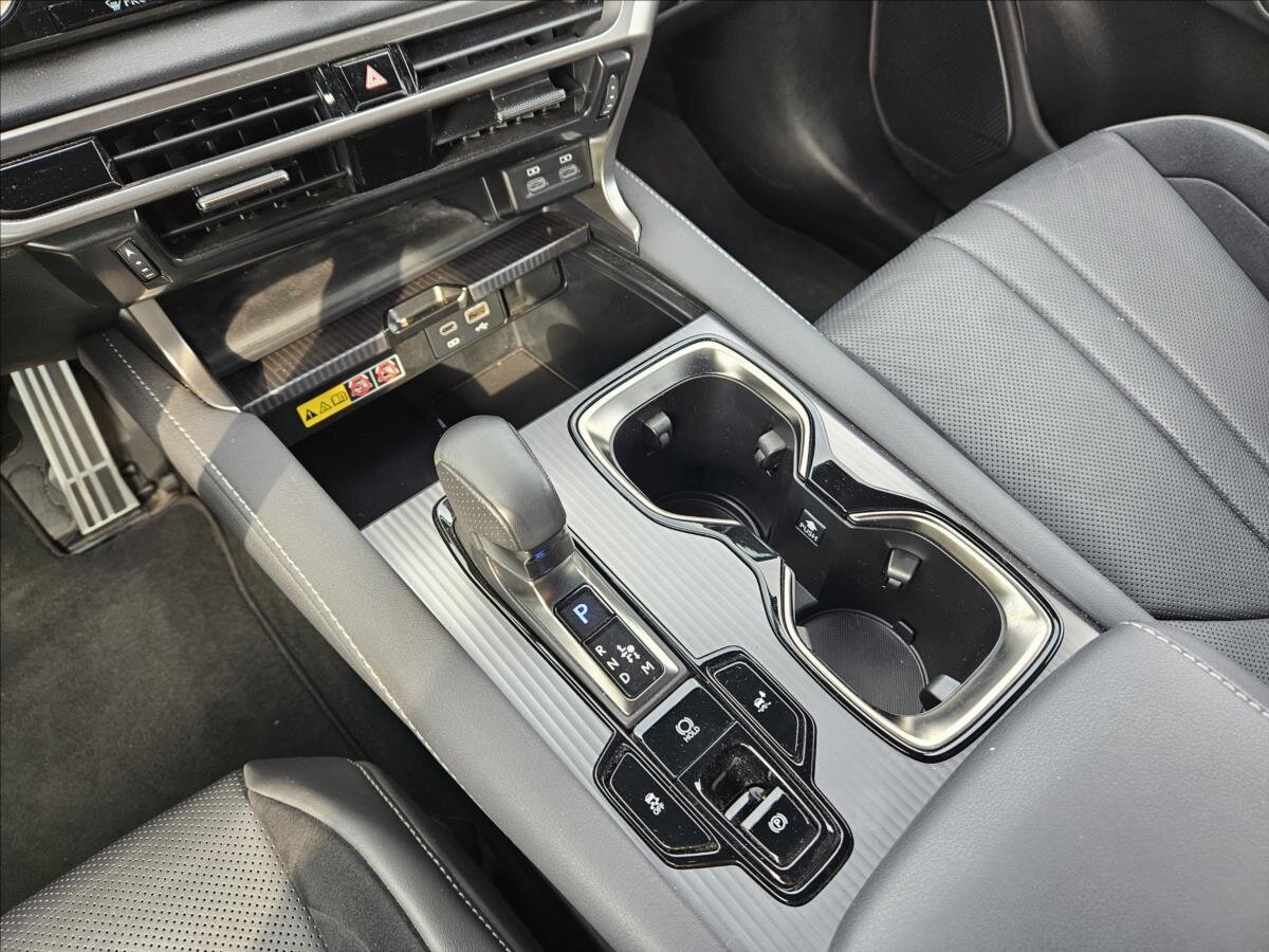 Lexus RX 500h SUV / Terénní 2,4 l 273 kw