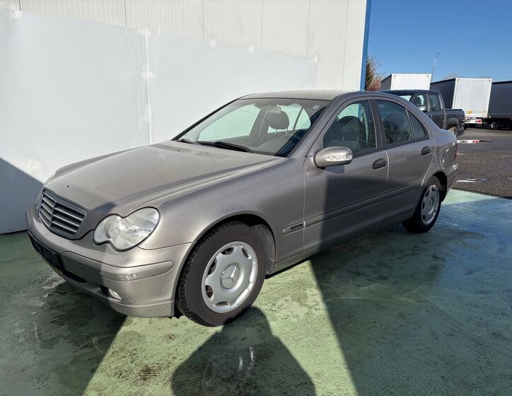 Mercedes-Benz Třídy C Sedan 1,8 l 105 kw