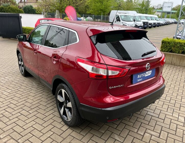 Nissan Qashqai SUV / Terénní 1,6 l 120 kw