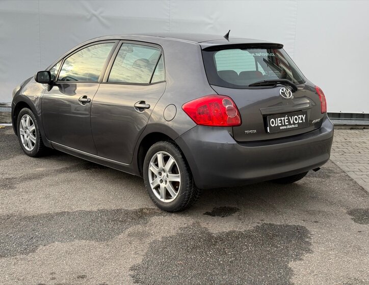 Toyota Auris 4