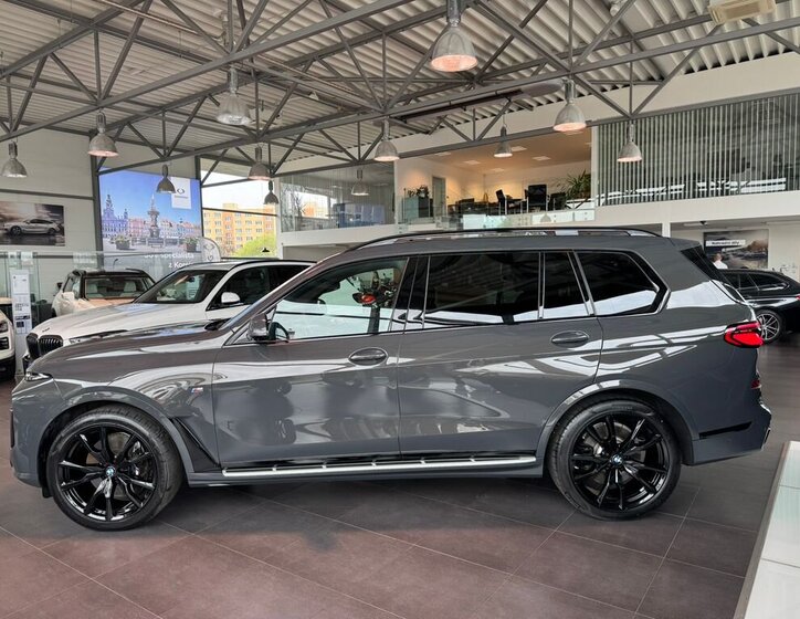 BMW X7 SUV / Terénní 3,0 l 250 kw
