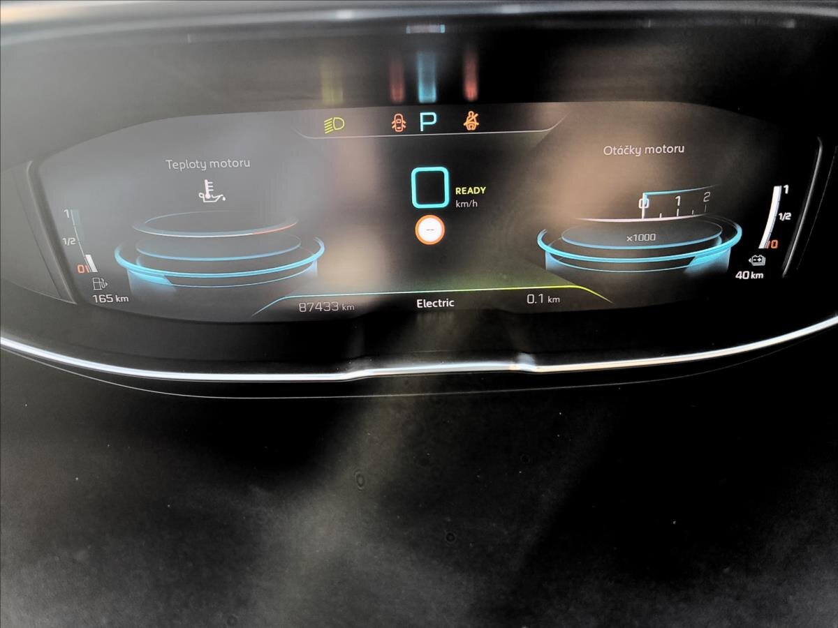 Peugeot 3008 SUV 1,6 l 133 kw