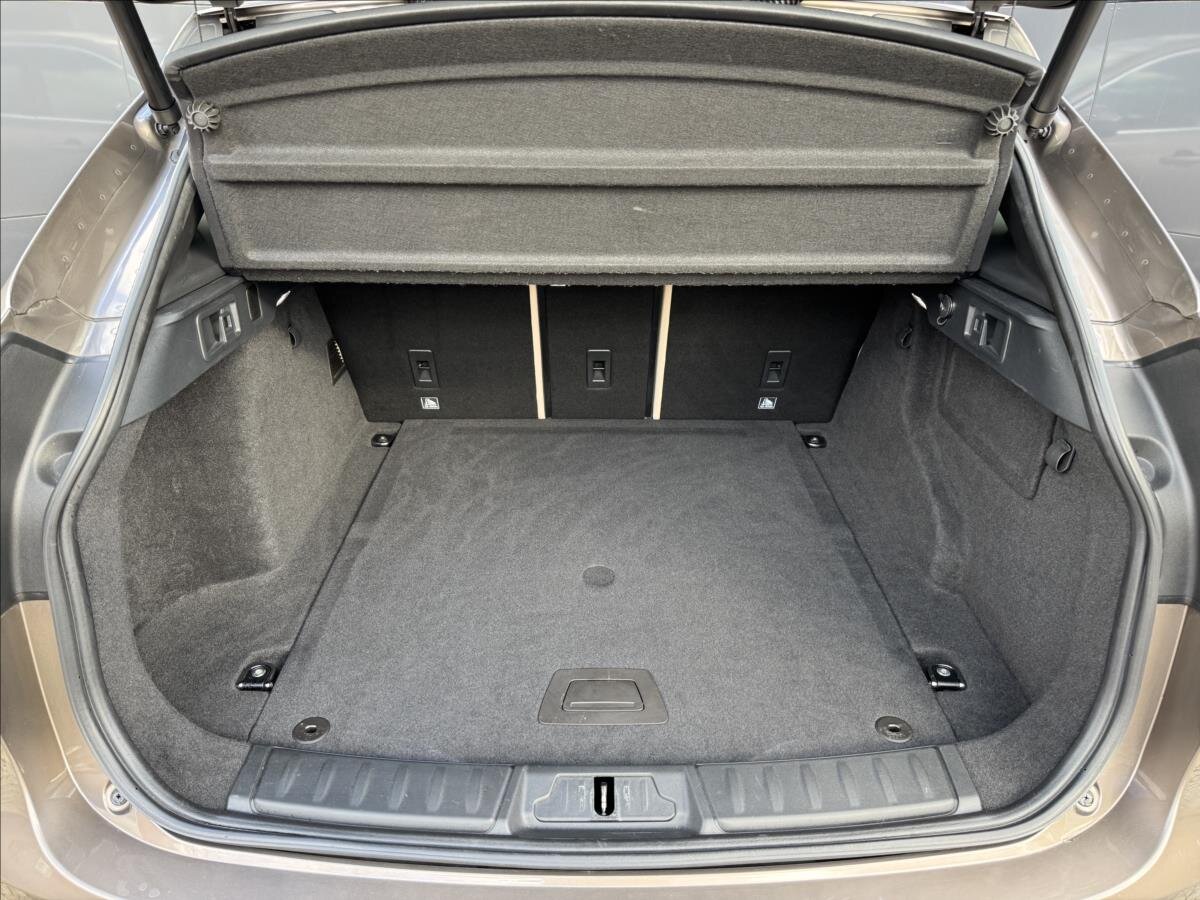 Jaguar F-Pace SUV 2,0 l 132 kw