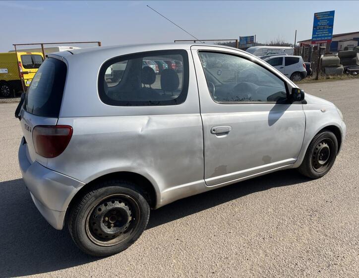 Toyota Yaris 5