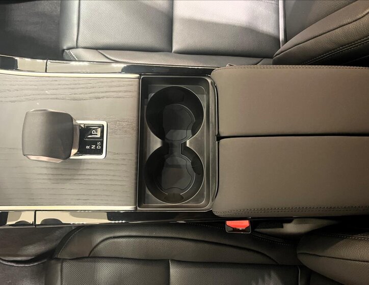 Land Rover Range Rover Velar SUV 2,0 l 150 kw