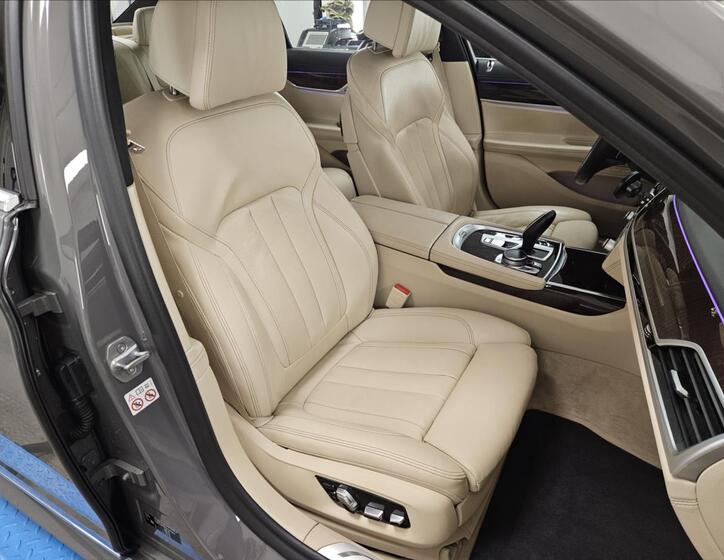 BMW Řada 7 22