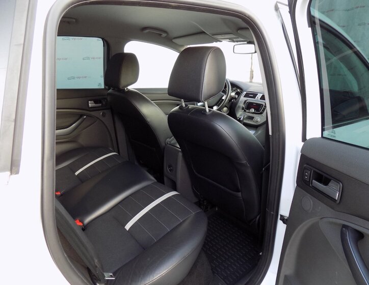 Ford Kuga SUV / Terénní 2,0 l 120 kw