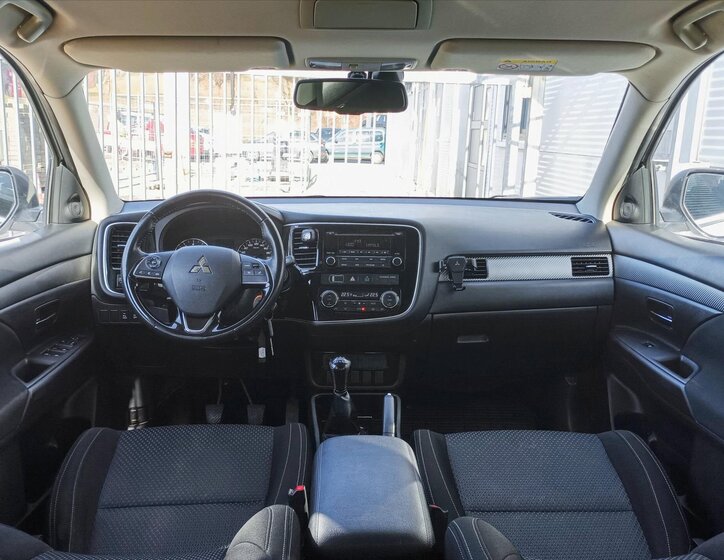 Mitsubishi Outlander SUV 1,9 l 110 kw