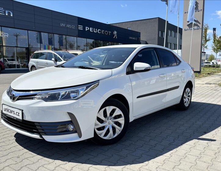 Toyota Corolla Sedan / Limuzína 1,6 l 97 kw