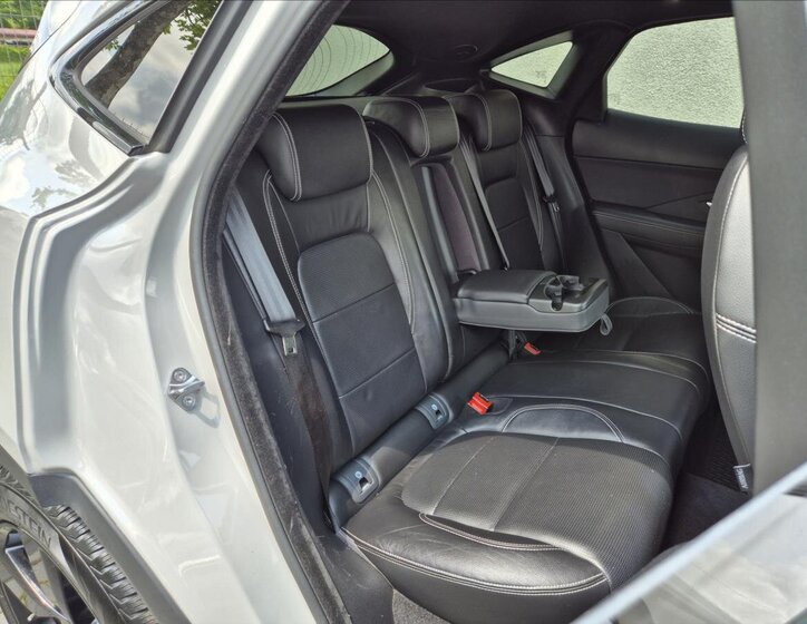 Jaguar E-Pace SUV 2,0 l 184 kw